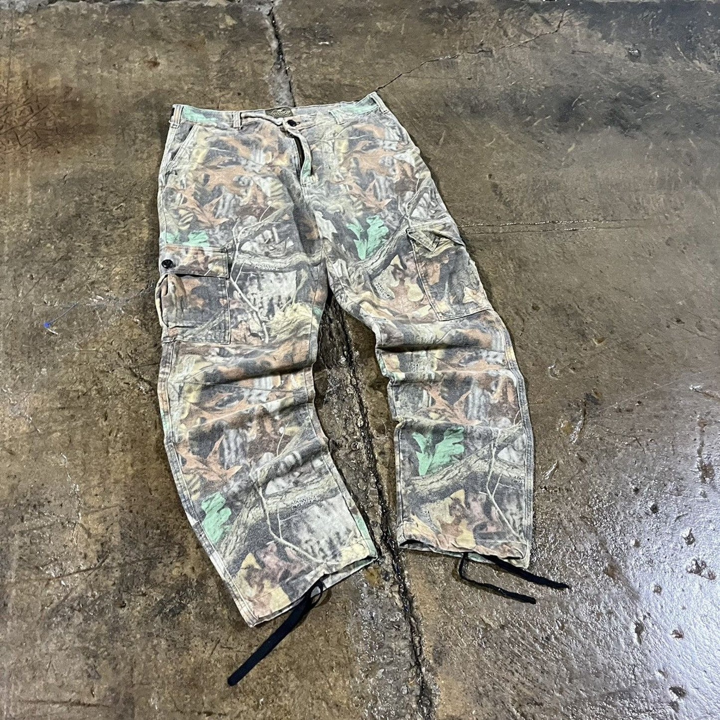 Vintage Y2K Camo Realtree Style Cargo Pants