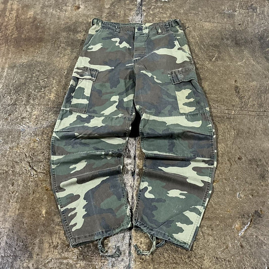 Vintage Y2K Military Camo Baggy Cargo Pants (30)