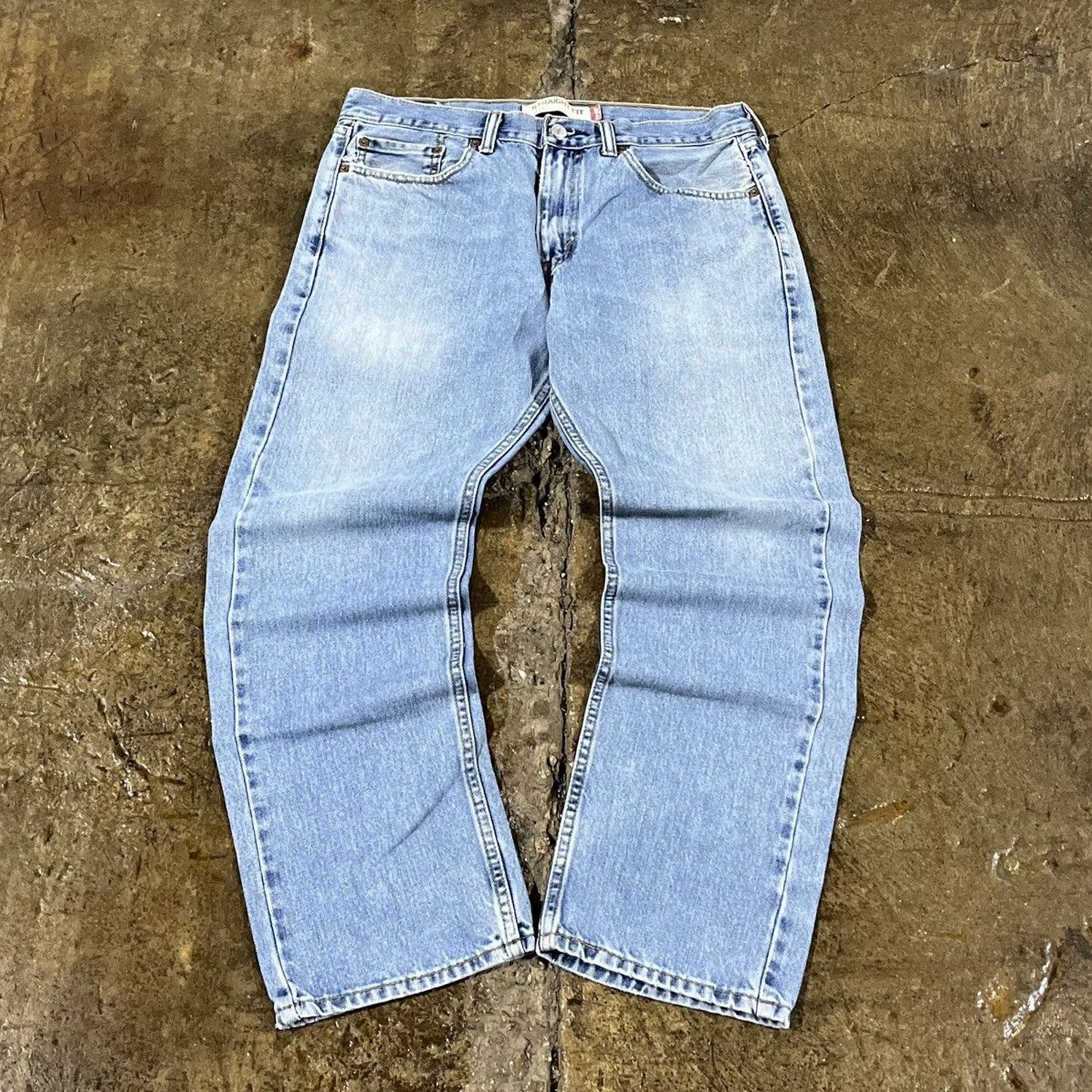 Vintage Y2K Levi's 505 Faded Essential Jeans (32)