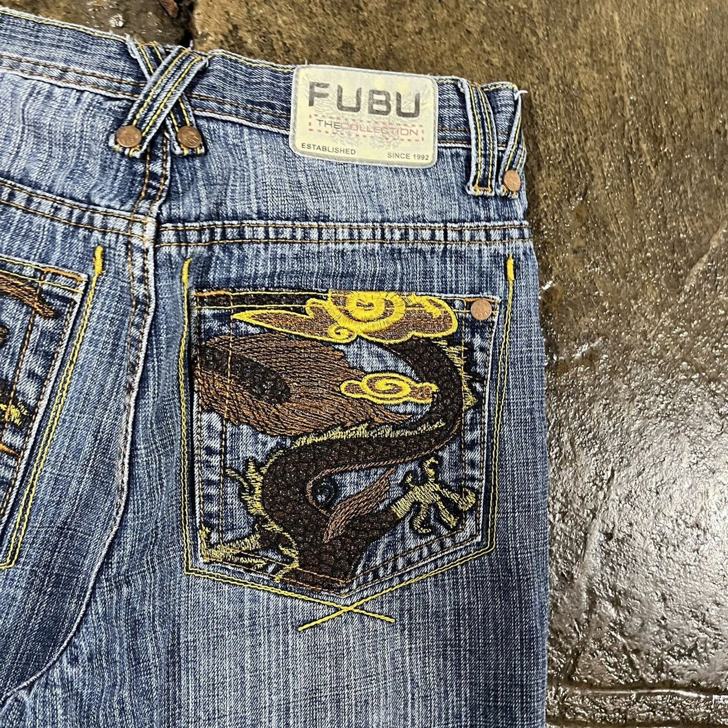 Vintage Y2K FUBU Embroidered Dragon Baggy Jeans (28)