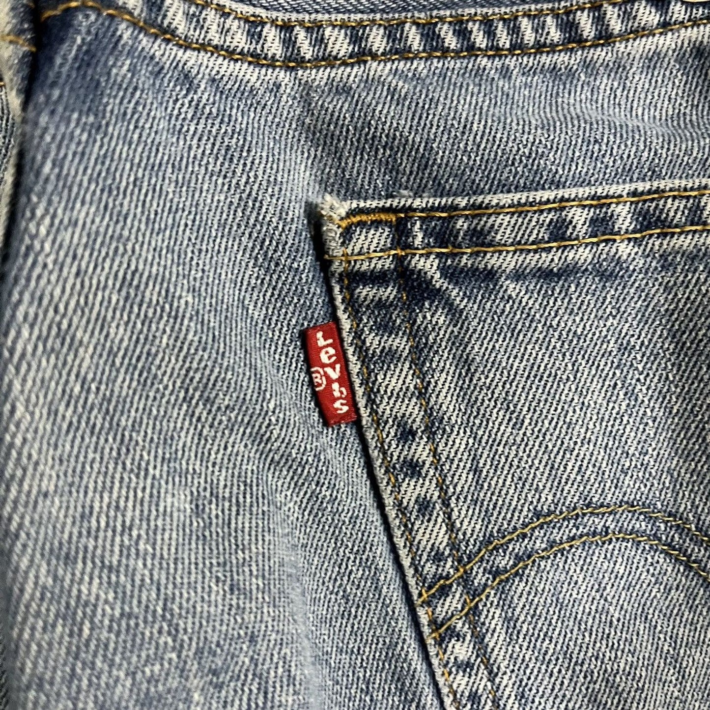 Vintage Y2K Levi's 505 Faded Essential Jeans (32)