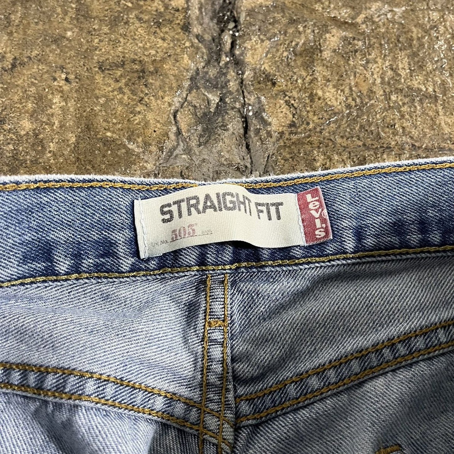 Vintage Y2K Levi's 505 Faded Essential Jeans (32)