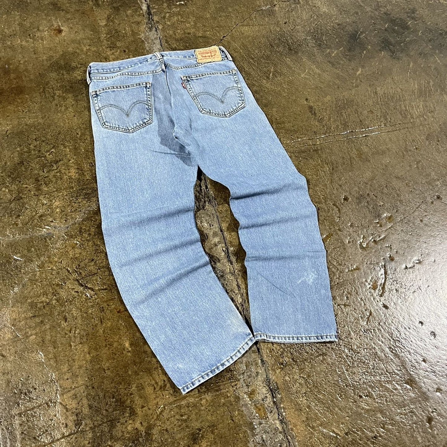 Vintage Y2K Levi's 505 Faded Essential Jeans (32)