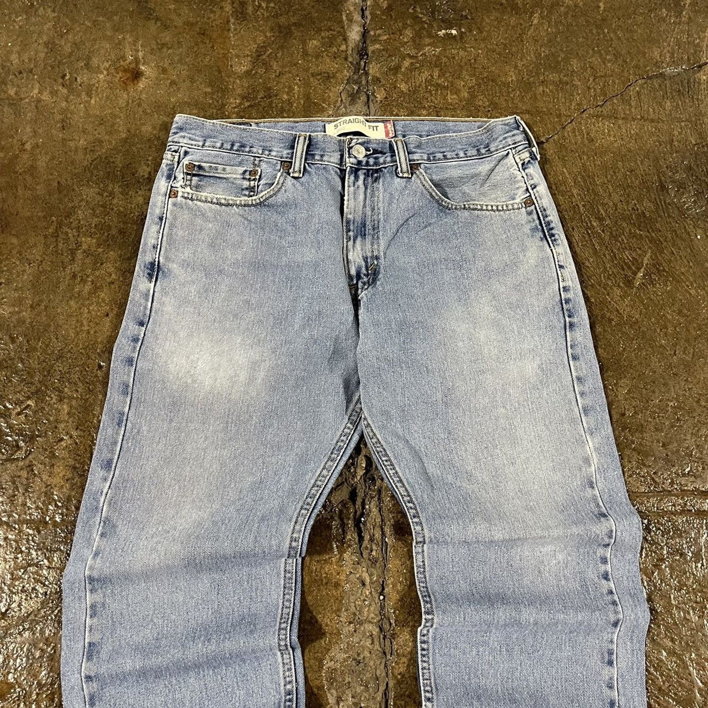 Vintage Y2K Levi's 505 Faded Essential Jeans (32)