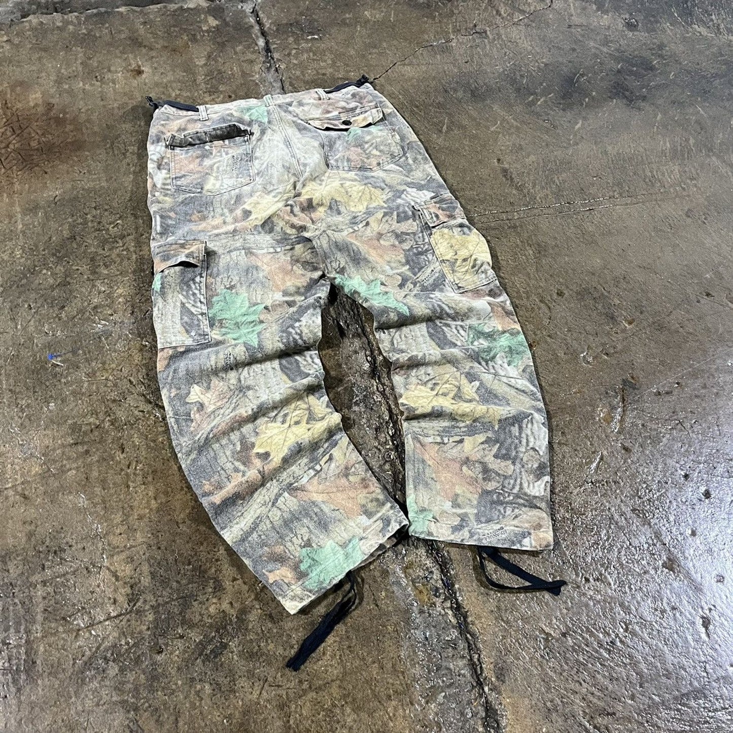 Vintage Y2K Camo Realtree Style Cargo Pants