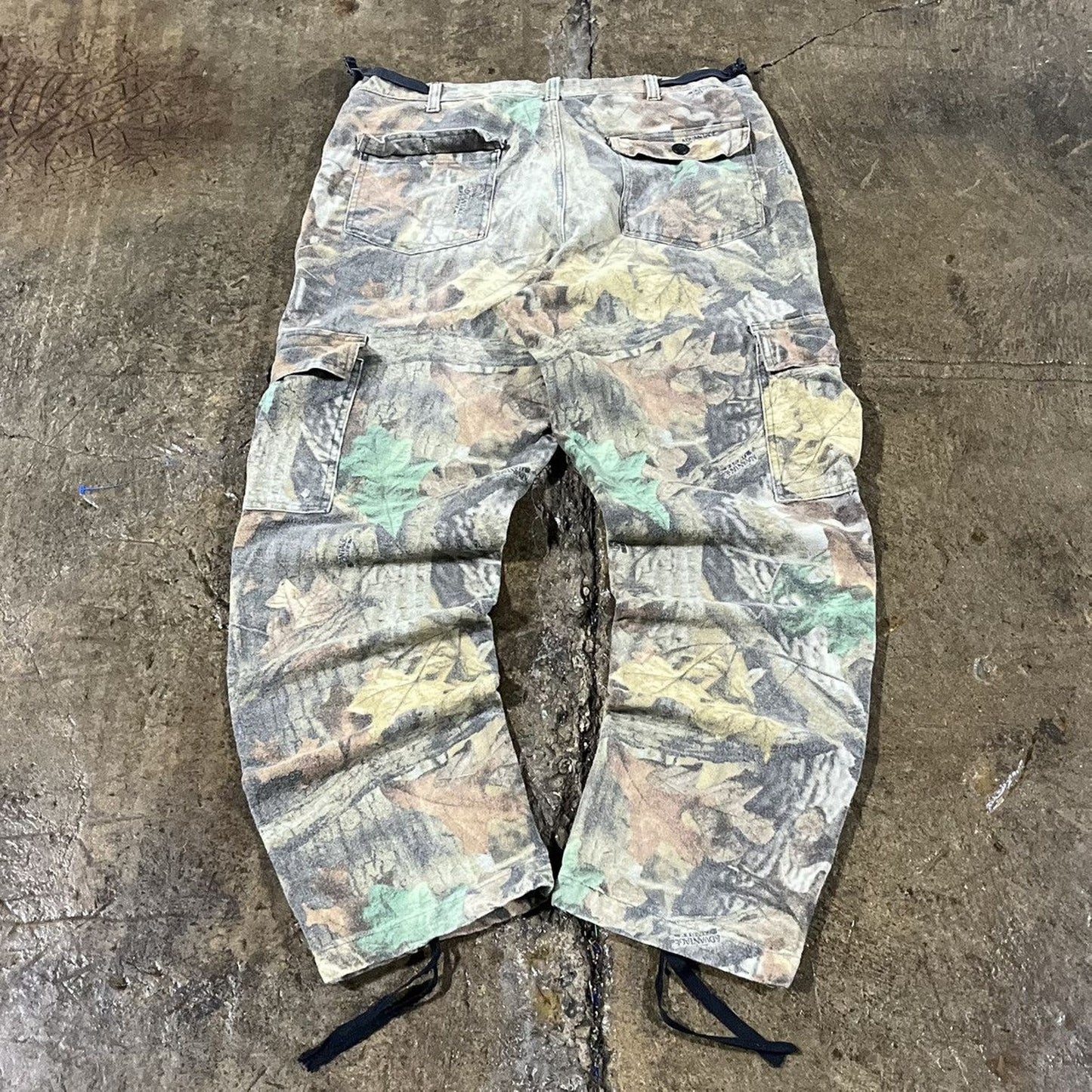 Vintage Y2K Camo Realtree Style Cargo Pants