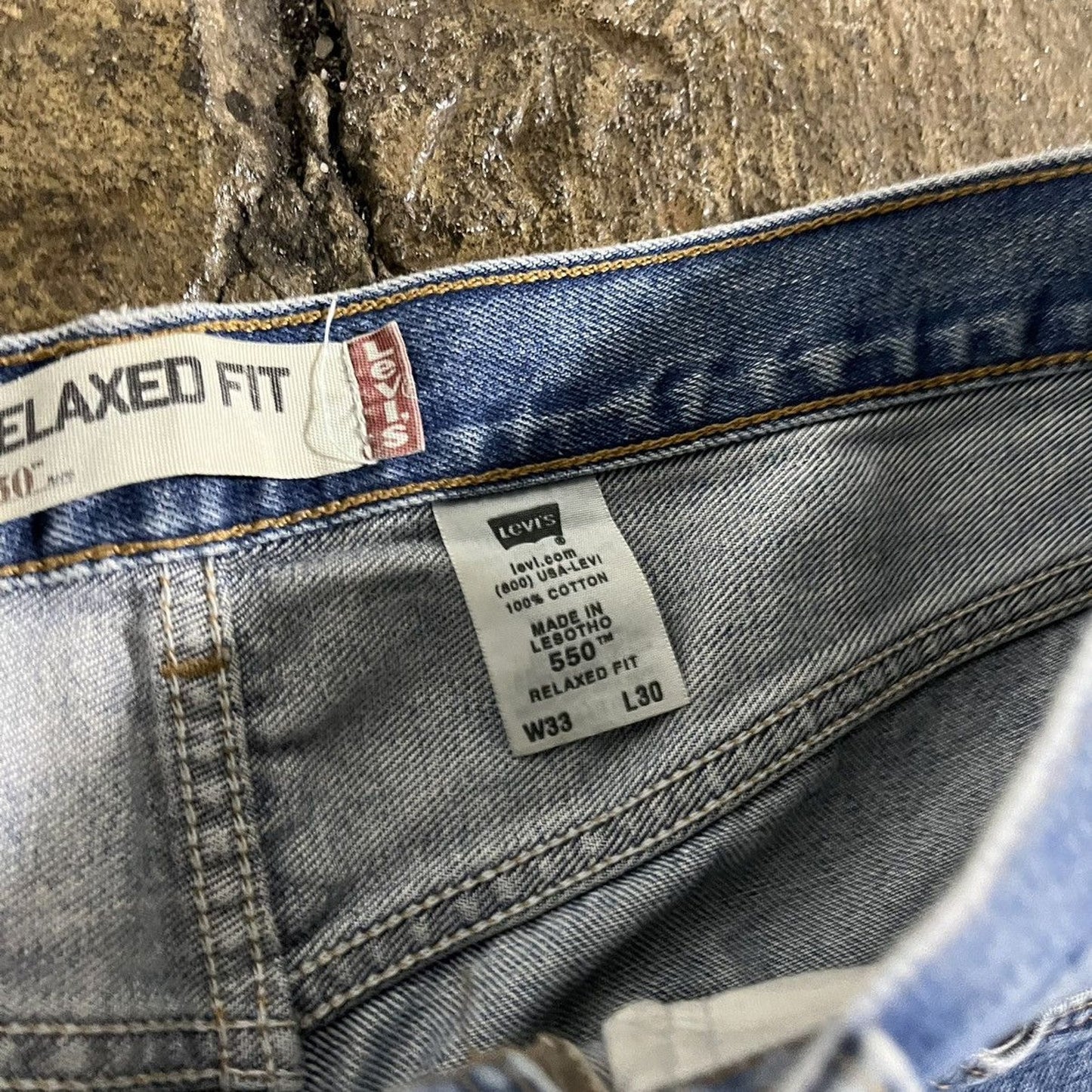 Vintage Y2K Levi's 550 Faded Essential Jeans (33)