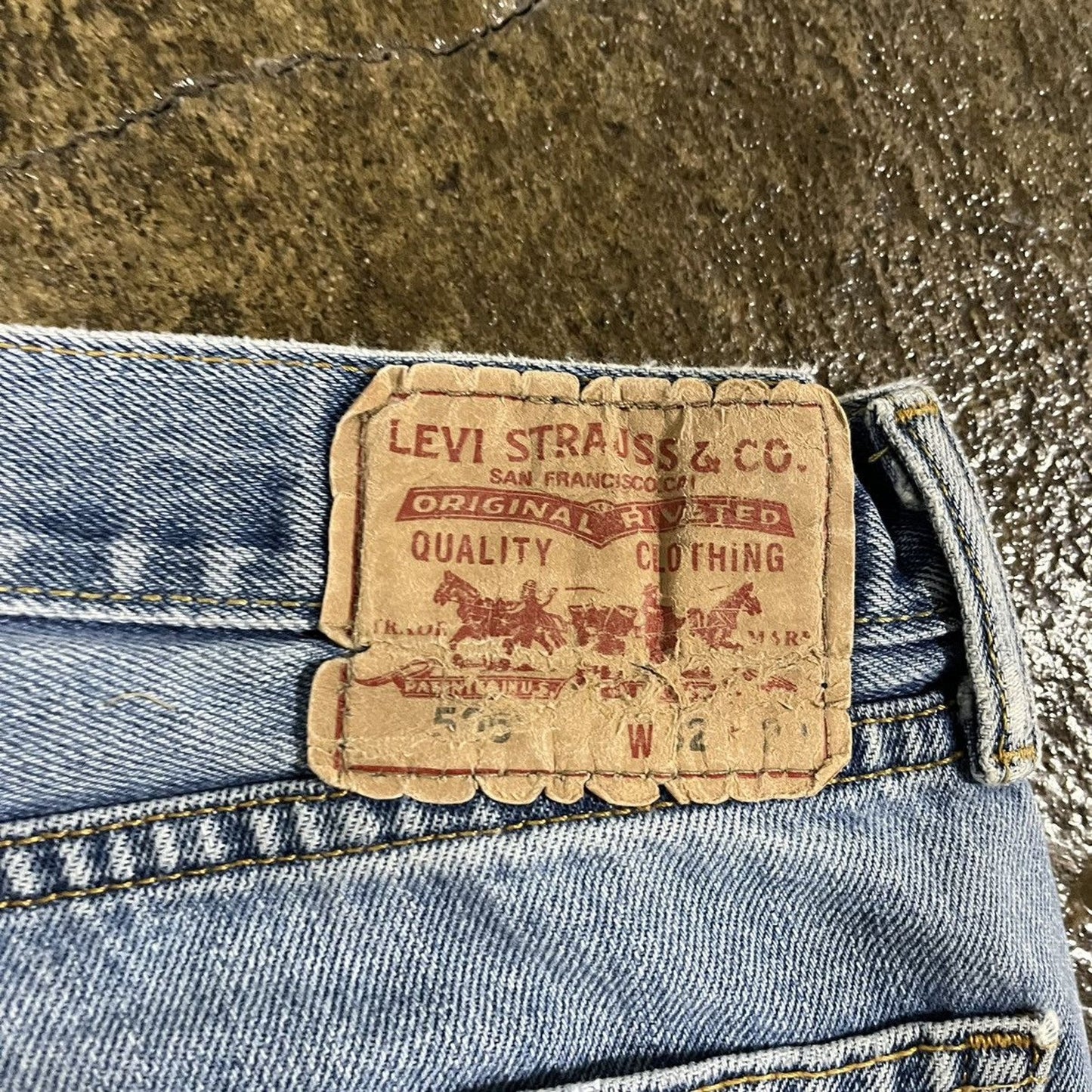 Vintage Y2K Levi's 505 Faded Essential Jeans (32)