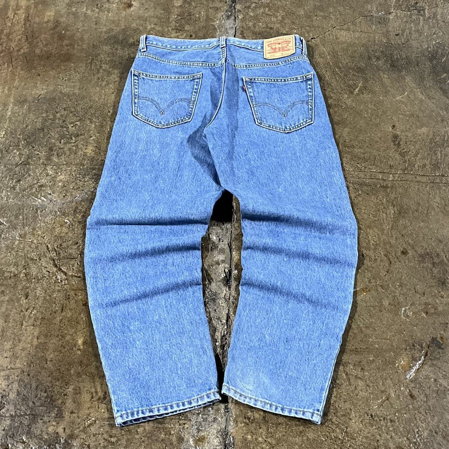 Vintage Y2K Levi's 550 Faded Essential Jeans (33)