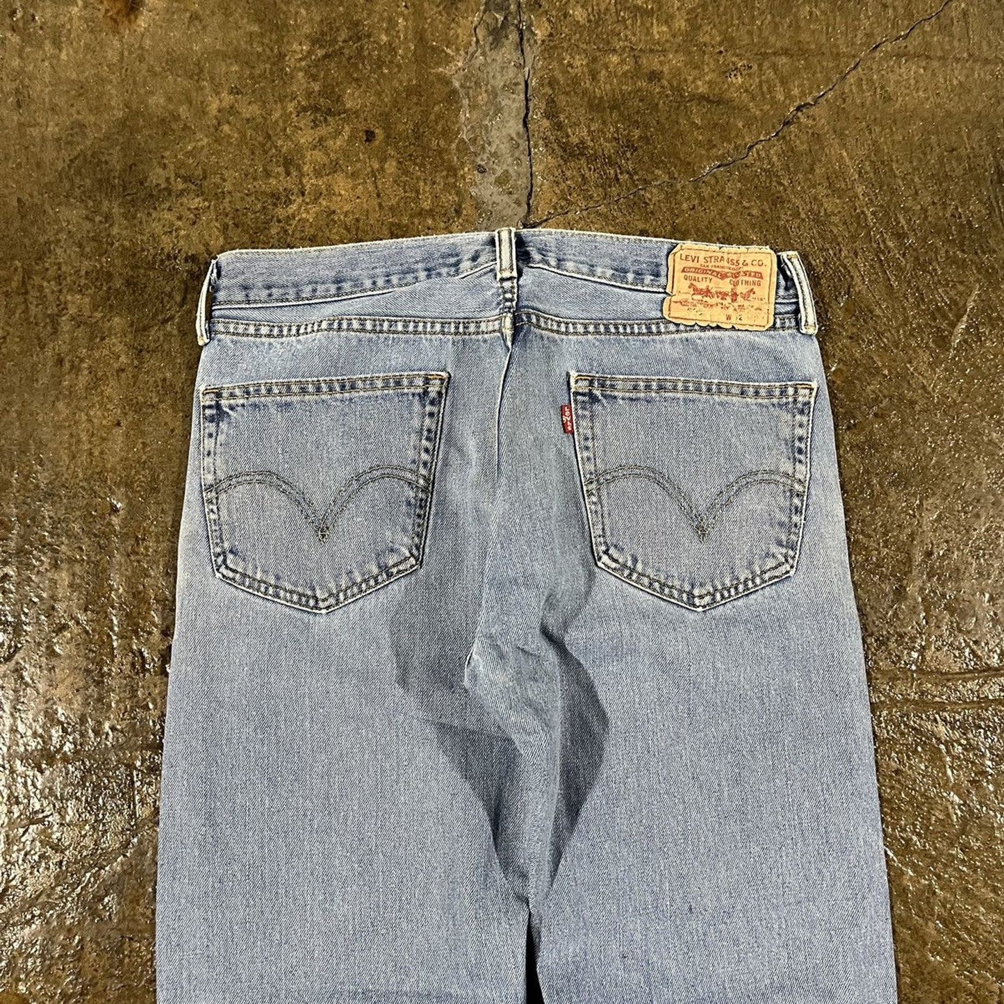 Vintage Y2K Levi's 505 Faded Essential Jeans (32)