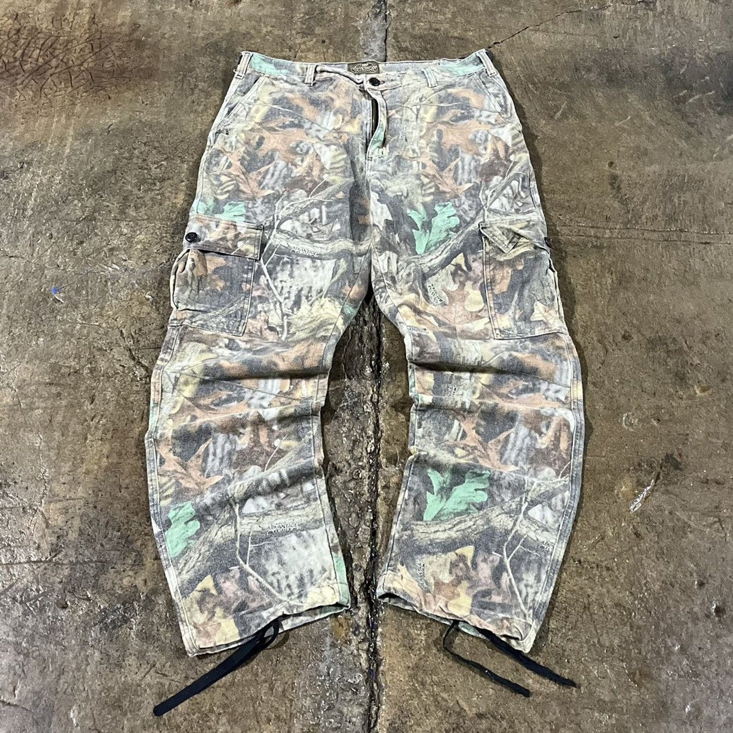 Vintage Y2K Camo Realtree Style Cargo Pants