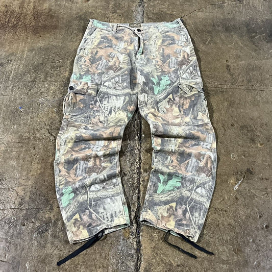 Vintage Y2K Camo Realtree Style Cargo Pants