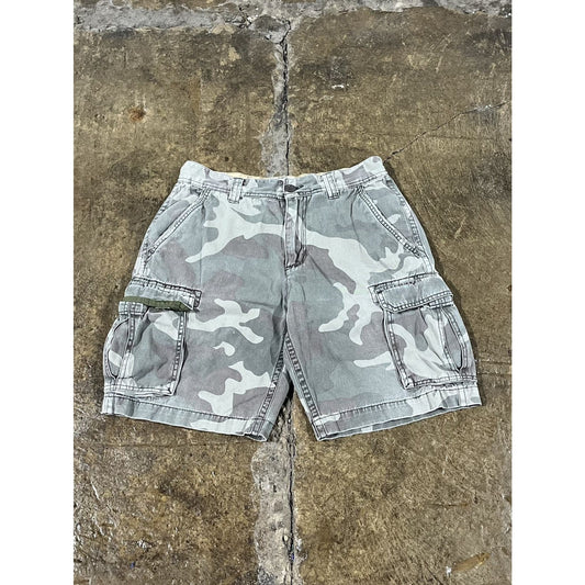 Vintage Y2K St John's Bay Camo Baggy Cargo Shorts (32)