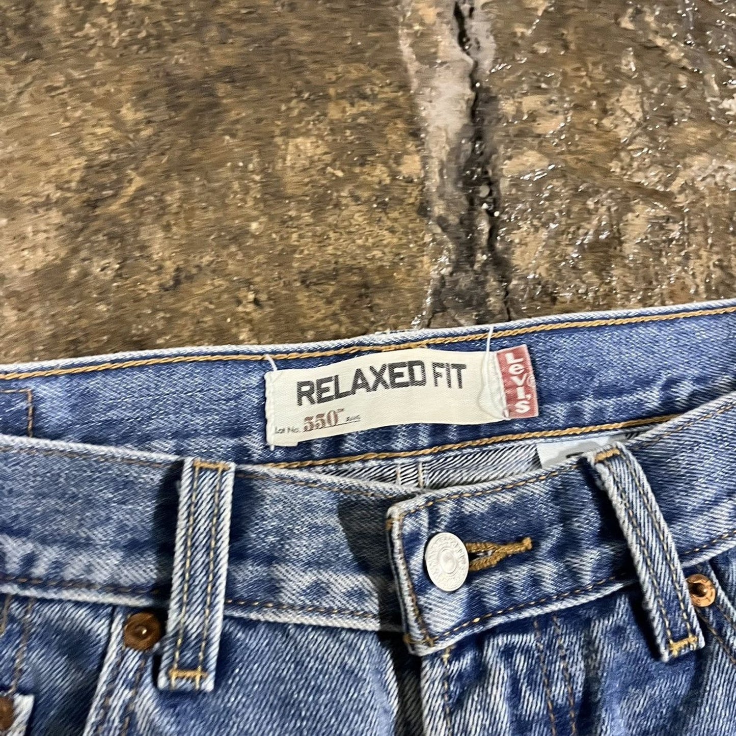 Vintage Y2K Levi's 550 Faded Essential Jeans (33)