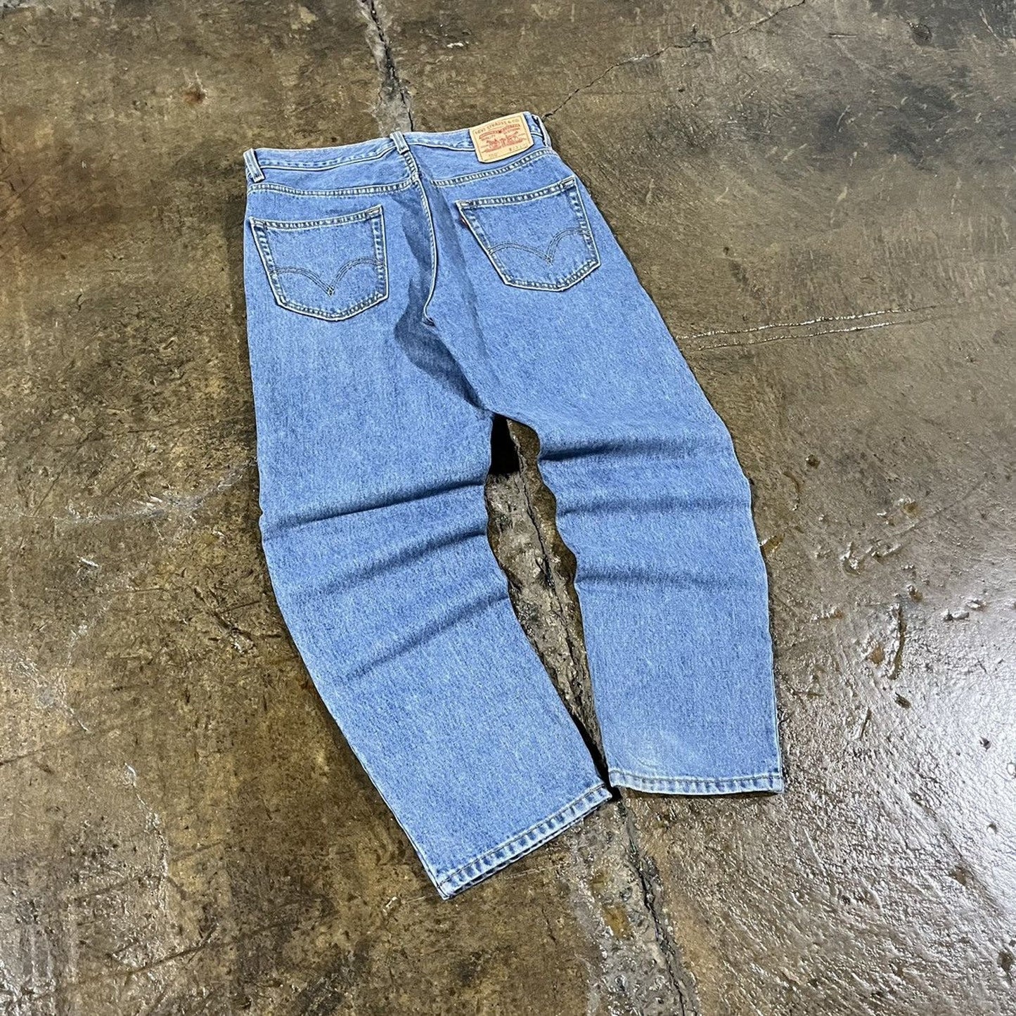 Vintage Y2K Levi's 550 Faded Essential Jeans (33)