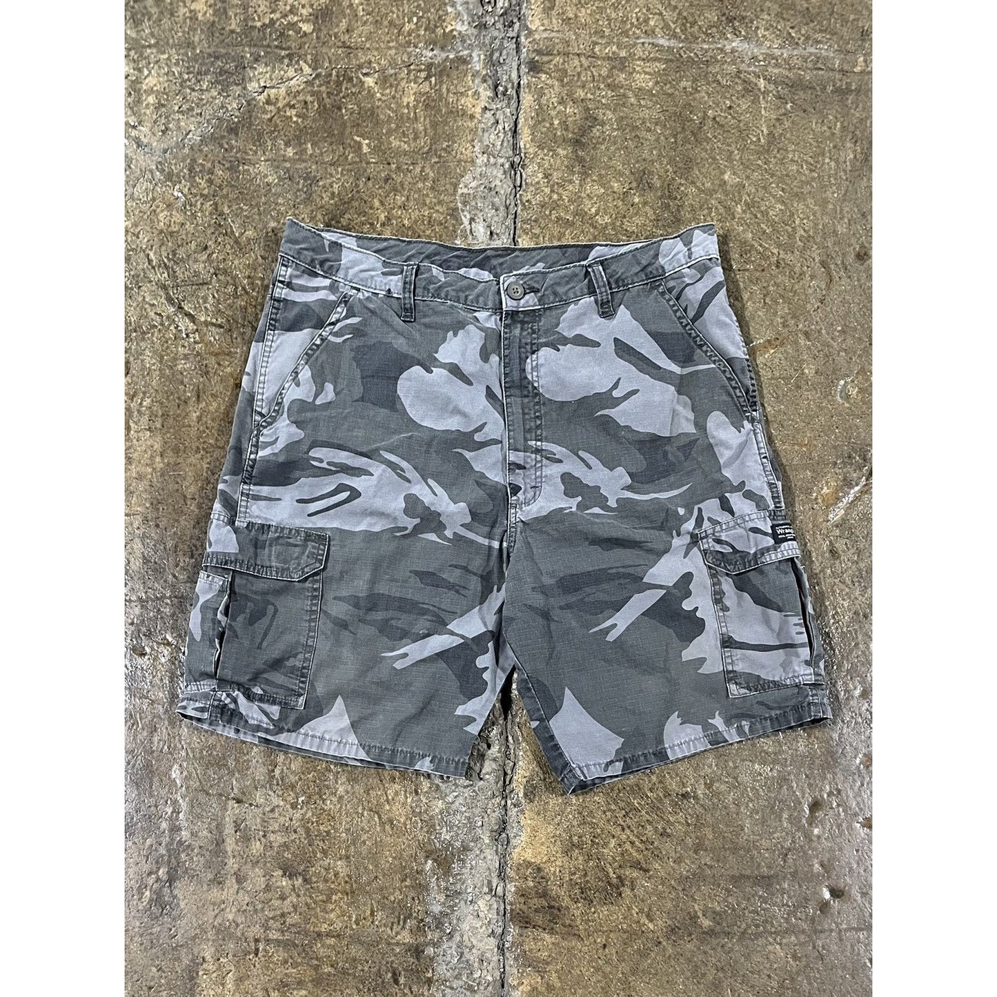 Vintage Y2K Camo Wrangler Cargo Shorts (36)