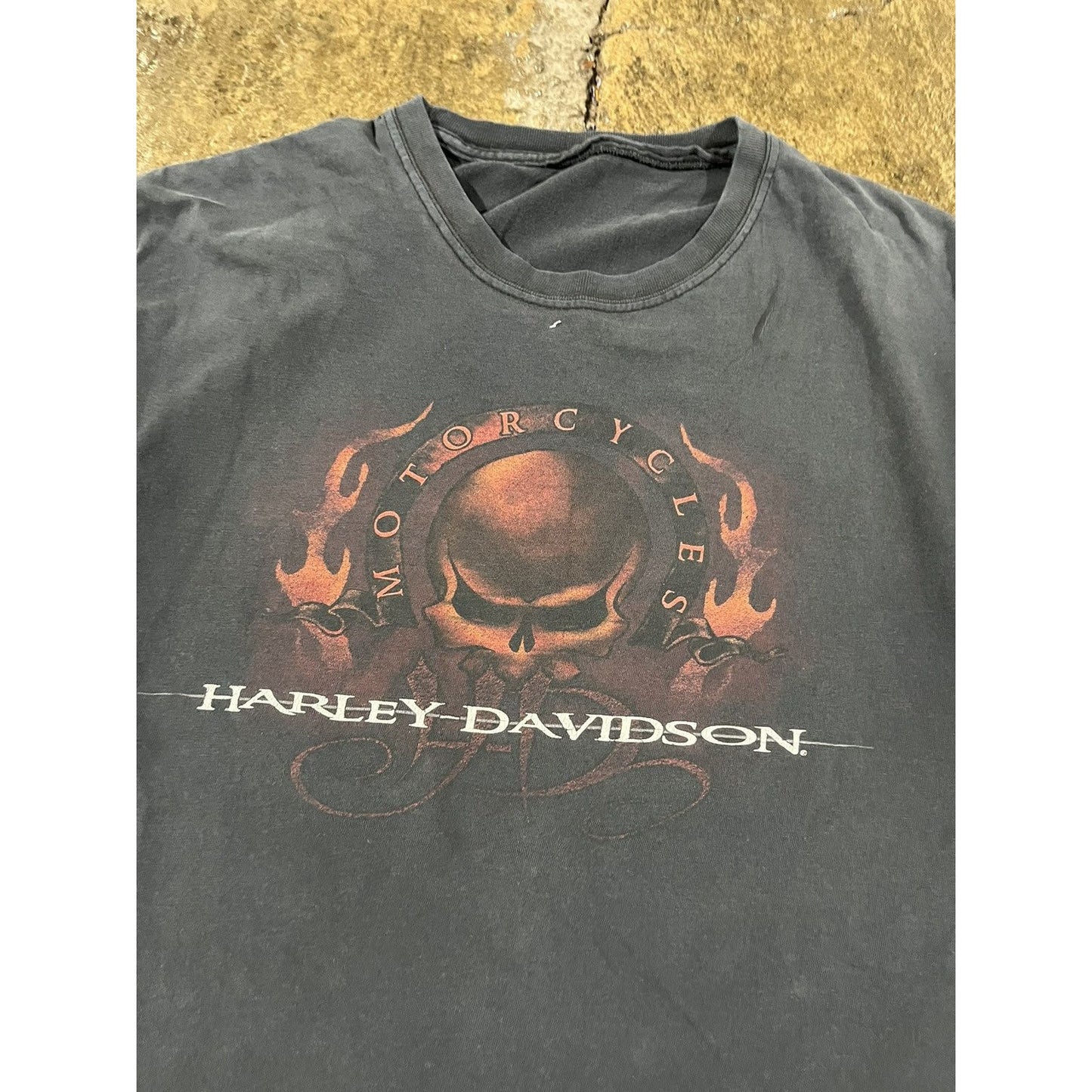 Vintage Y2K Harley Davidson Faded Skull Biker Tee Shirt (M)