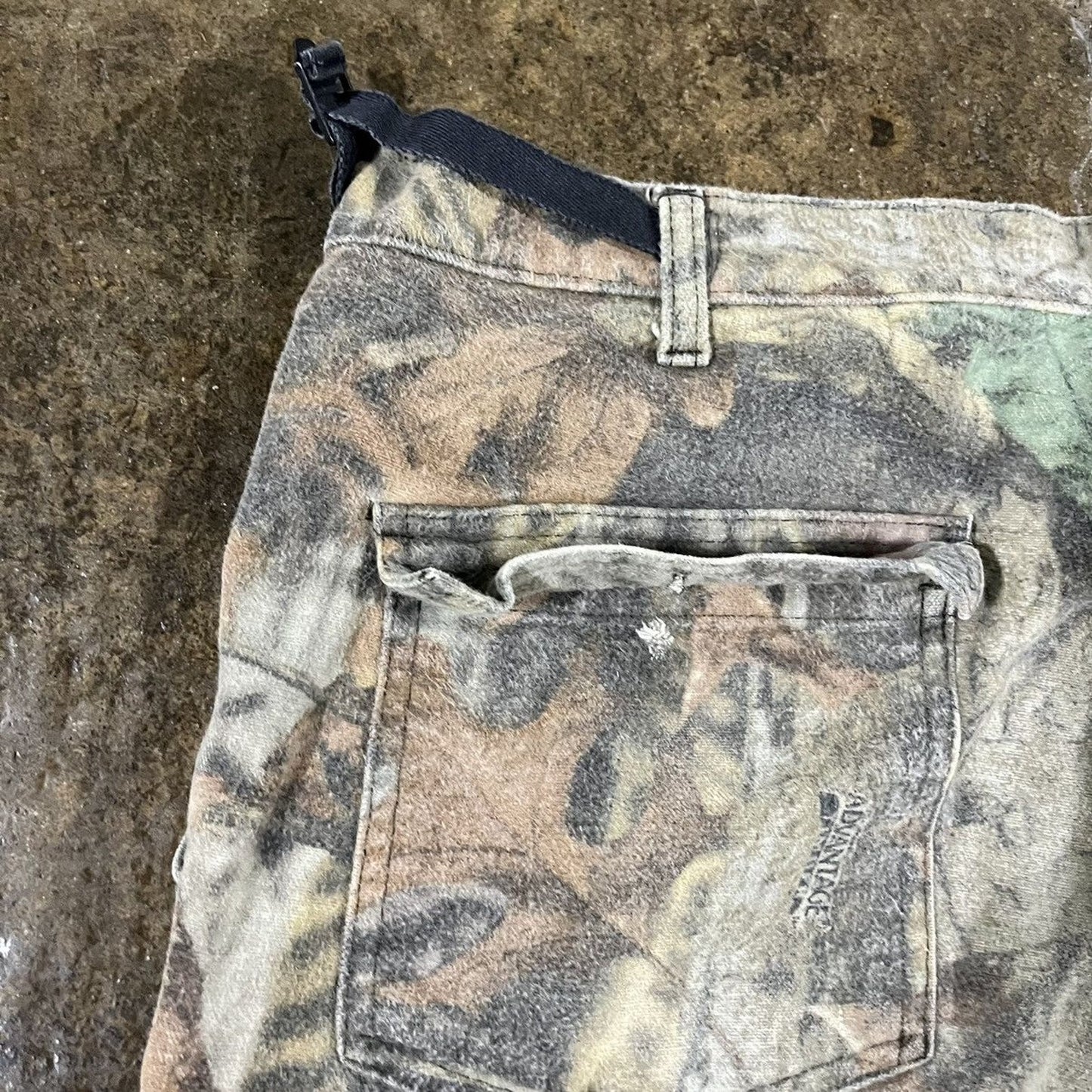 Vintage Y2K Camo Realtree Style Cargo Pants